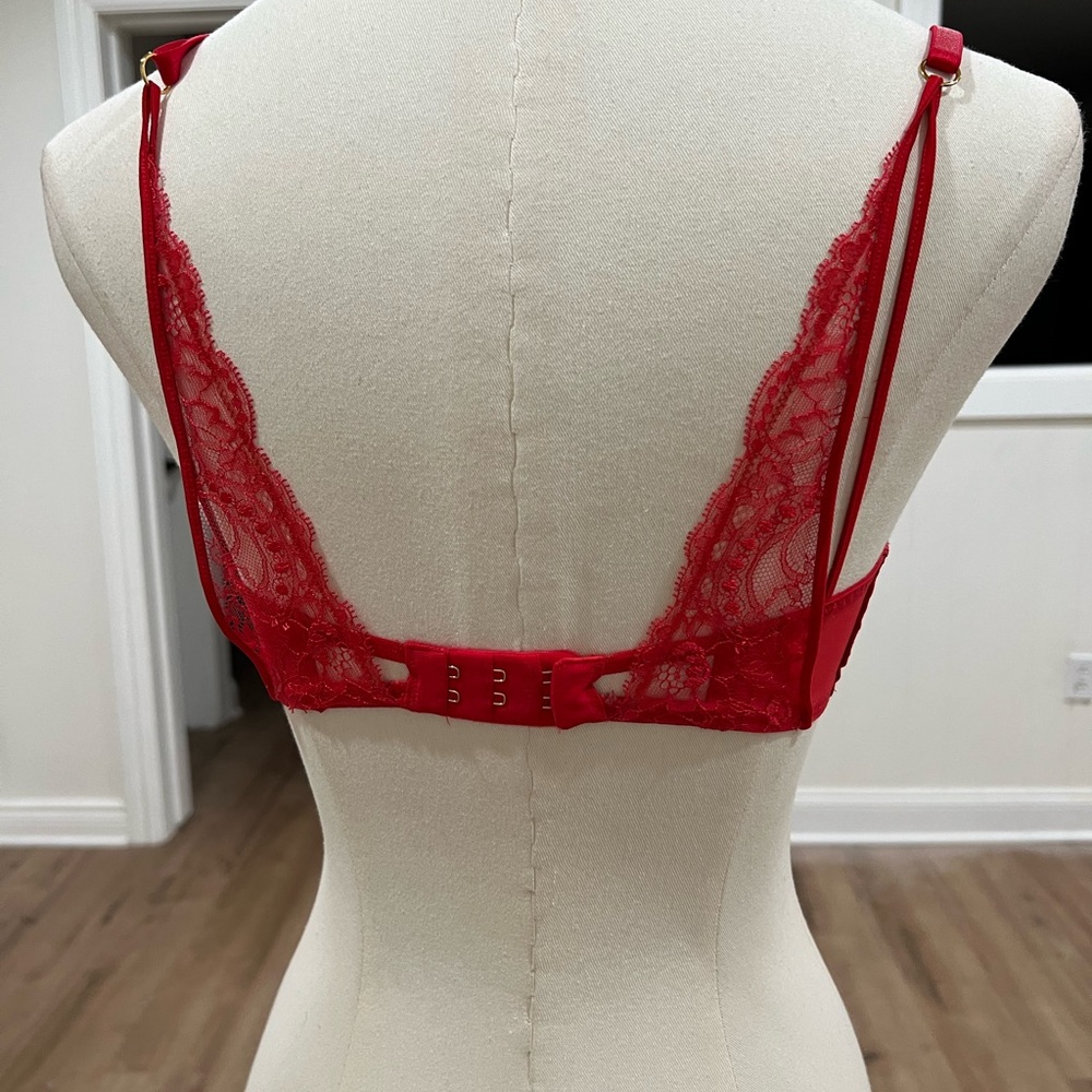 Victoria ‘s Secret VERY SEXY PUSH-UP/ PIGEONNANT Bra Size 32D - Picture 2 of 16